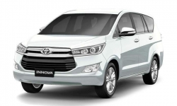 Innova Crysta taxi for Mumbai Pune one-way trip